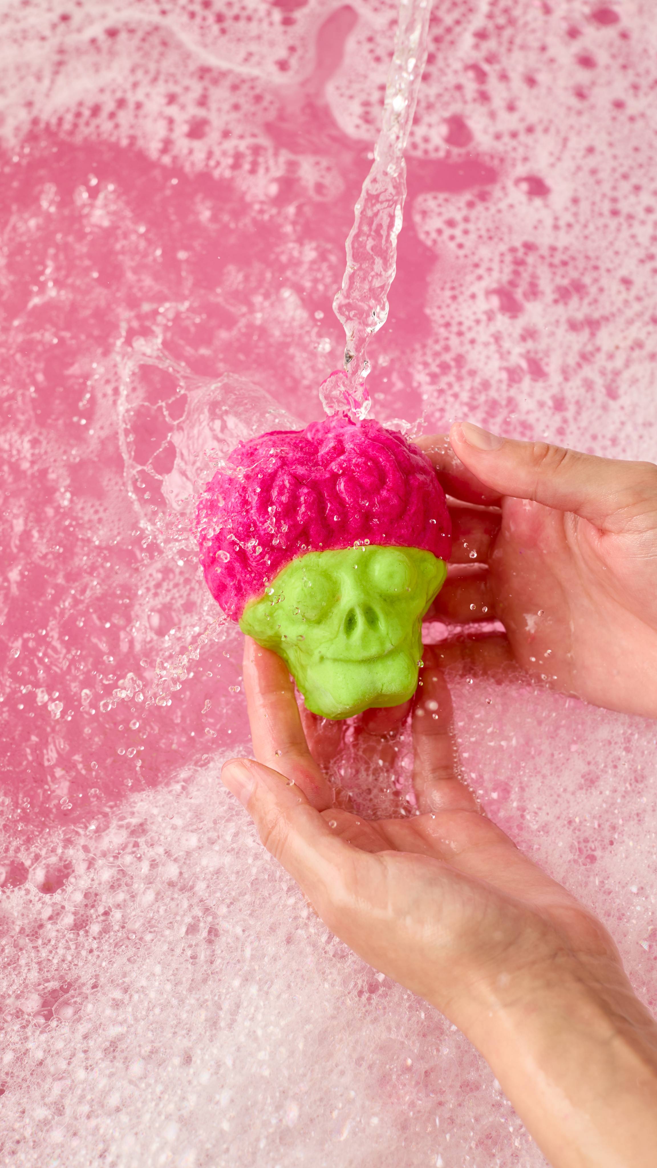 AAC66B68-6953-7B3E-0E9B-F4766A8D879D